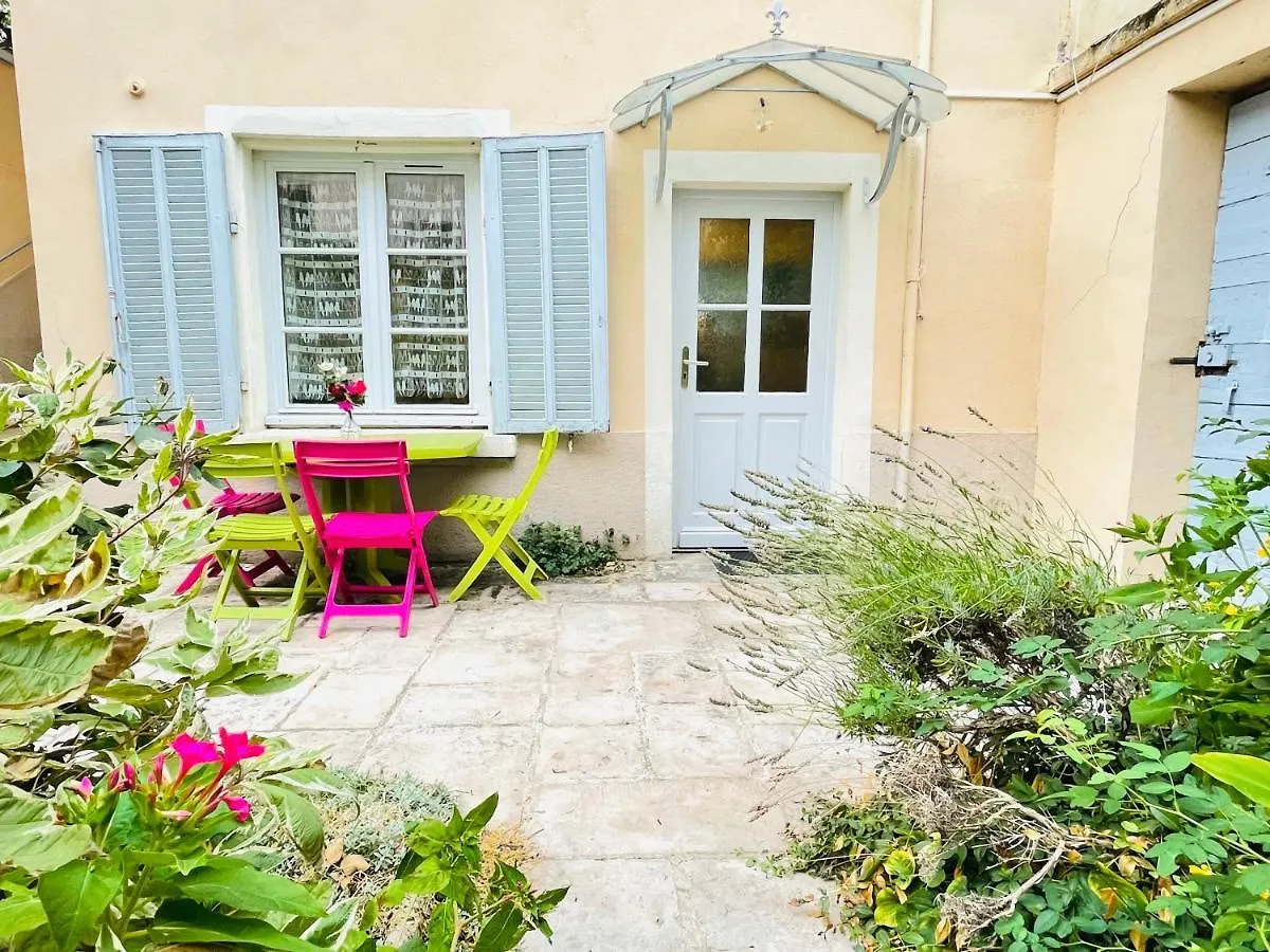 Le Jardin Croix Roussien Apartment Lyon 0*,  France