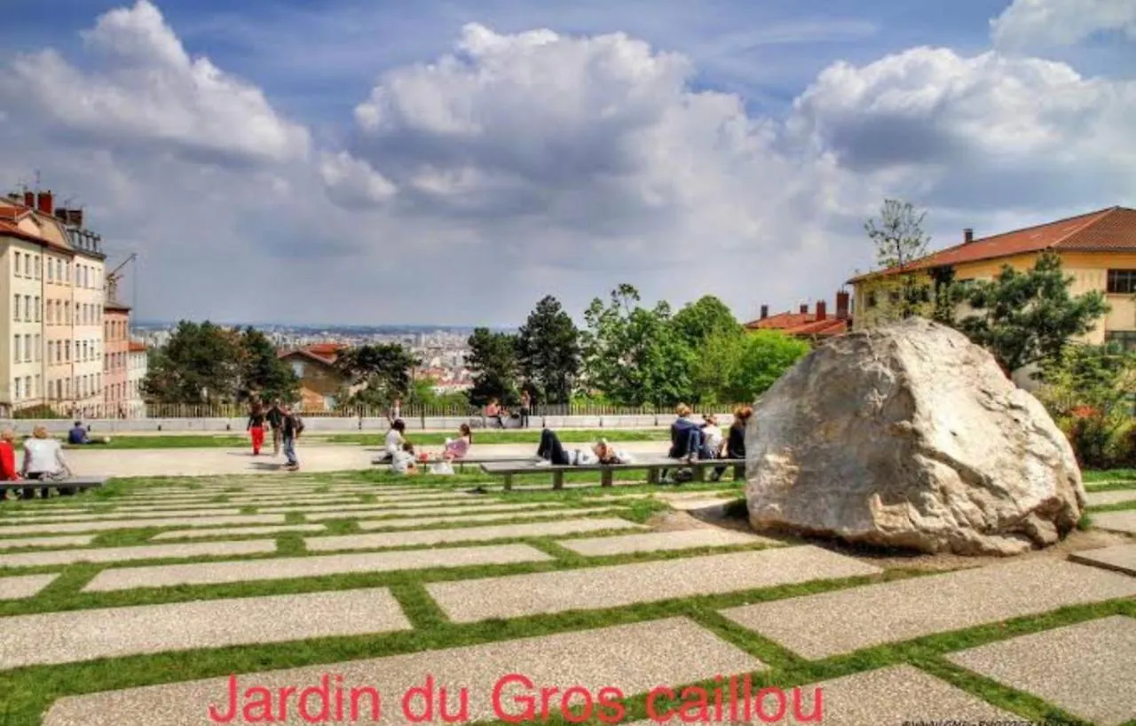 Appartement Le Jardin croix Roussien à Lyon 0*,
